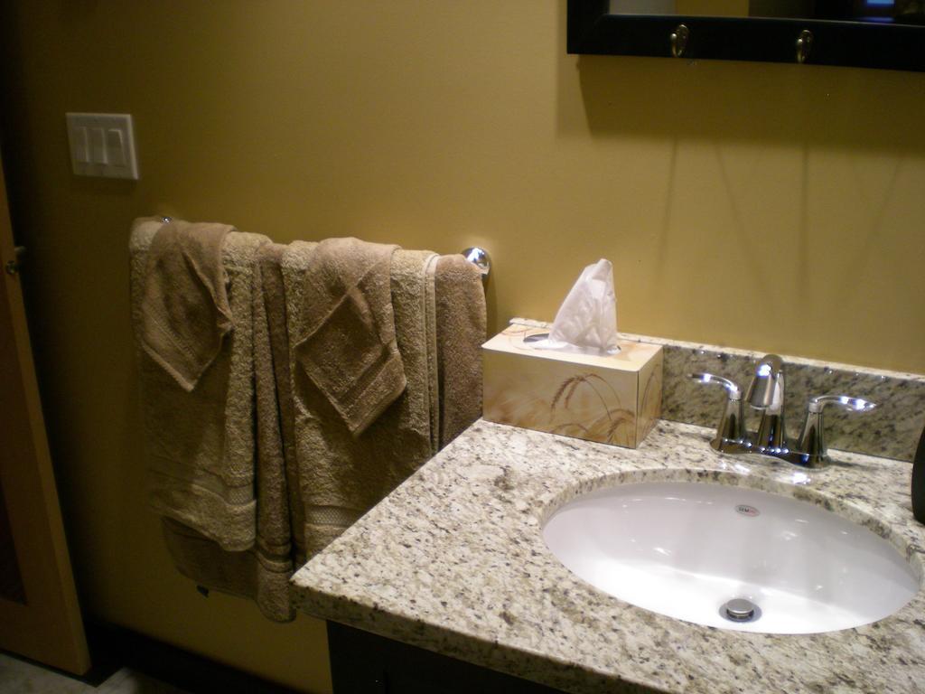 Davis Brook Retreat Bed & Breakfast Сешелт Стая снимка