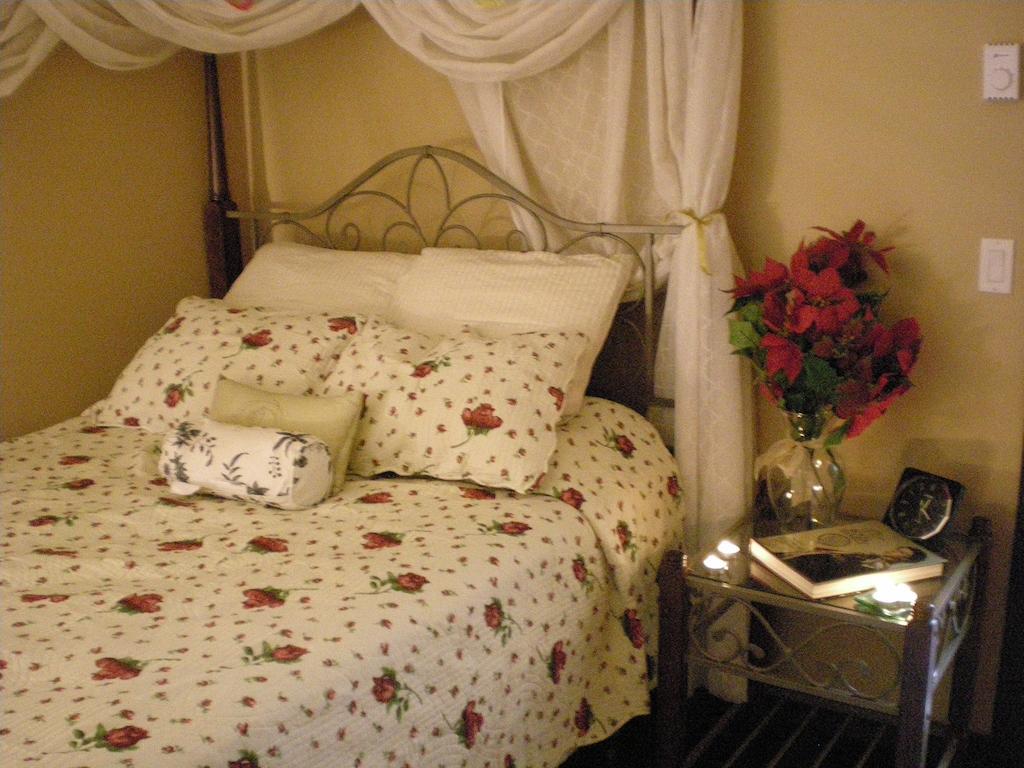 Davis Brook Retreat Bed & Breakfast Сешелт Стая снимка