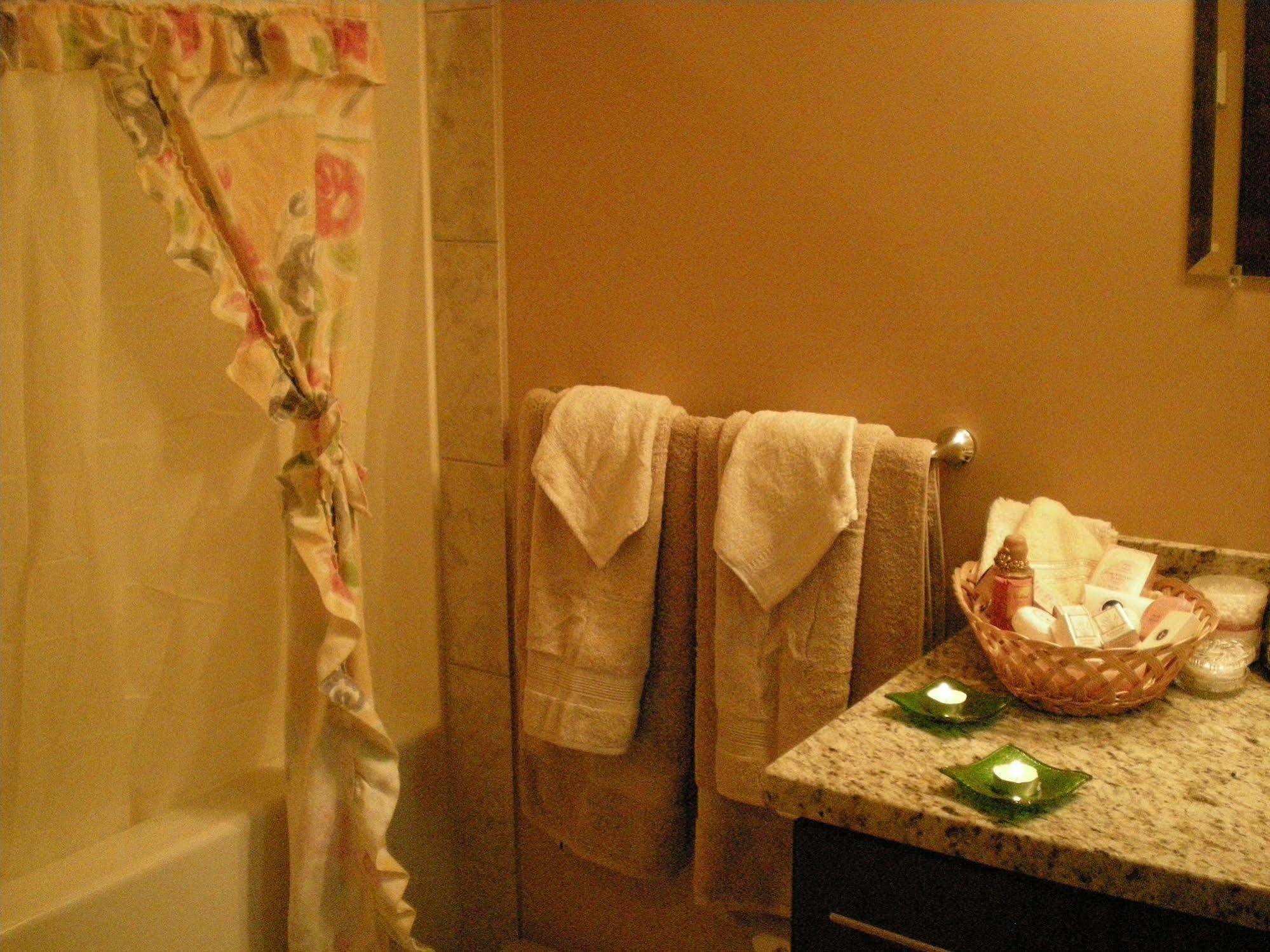 Davis Brook Retreat Bed & Breakfast Сешелт Екстериор снимка