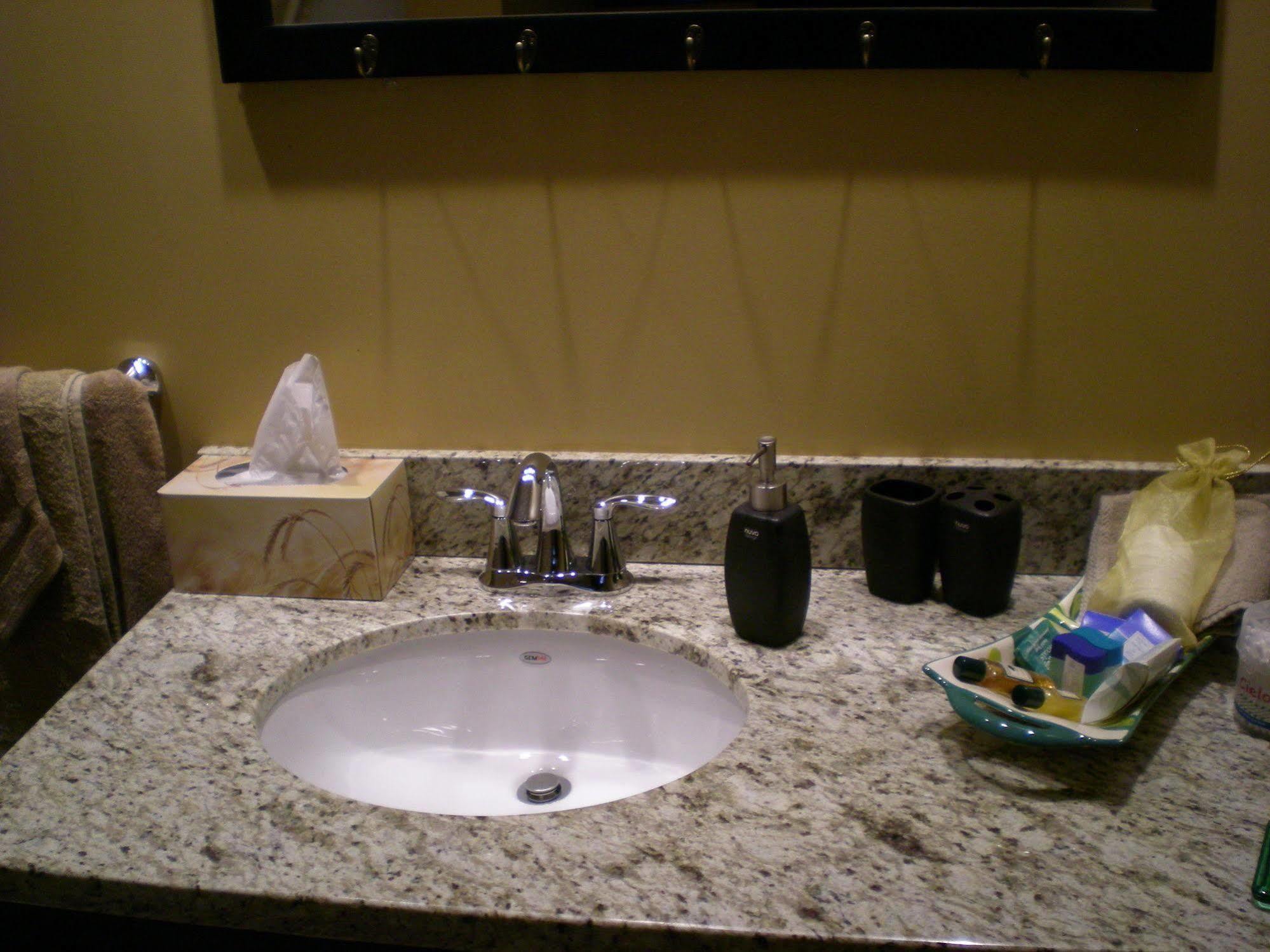 Davis Brook Retreat Bed & Breakfast Сешелт Екстериор снимка