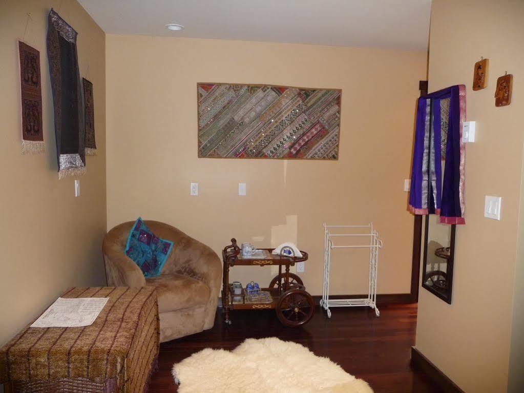 Davis Brook Retreat Bed & Breakfast Сешелт Екстериор снимка